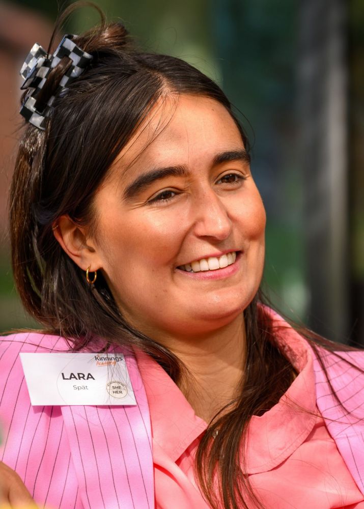 Portraitbild von Lara Spät